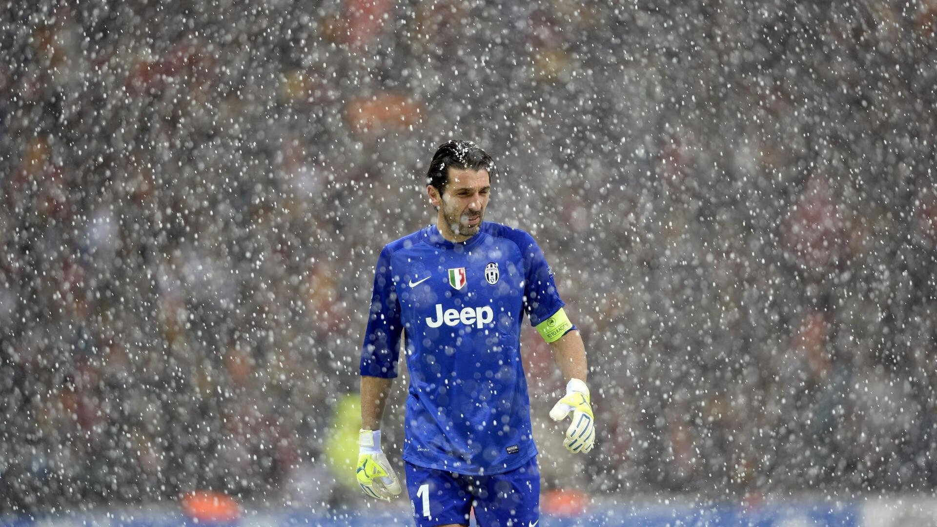 欧冠八强：拜仁与巴黎两回合合计打入11球 守门员成“背景板”